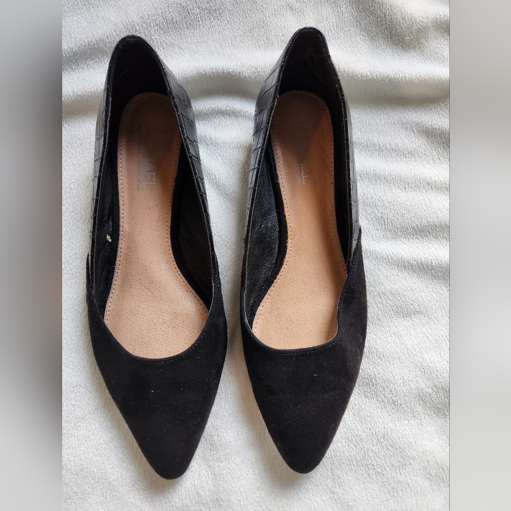 Black, pointed toe, faux suede and alligator flats by Michael Shannon size 6